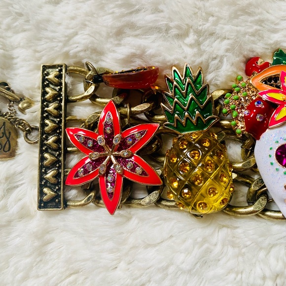 Betsey Johnson Statement Bracelet - Picture 2 of 6